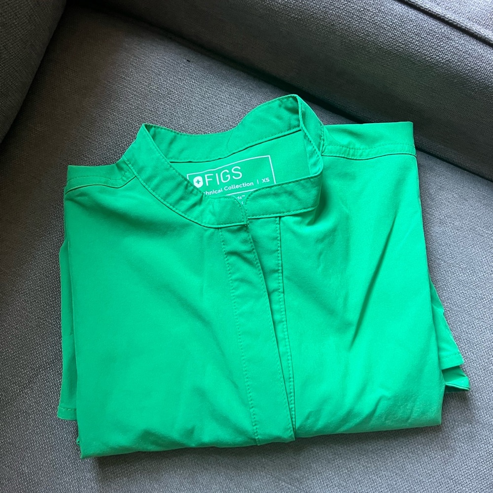 Women's Safety Green Rafaela™ FREEx™ - Oversized Scrub Top - XS / Safety Green.